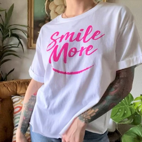 Smile More Graphic Shirt - Picture 1 of 2